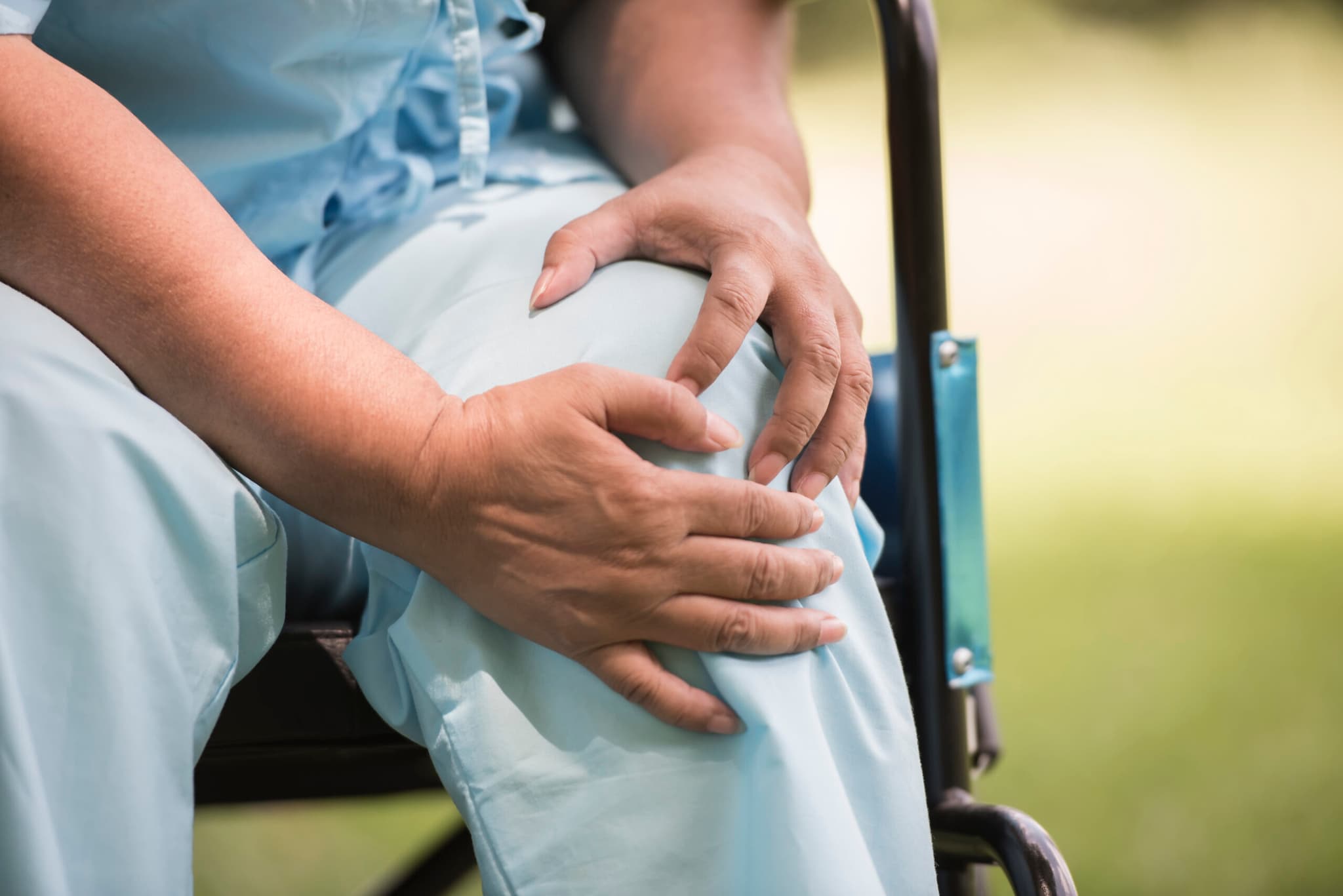 Bone-on-Bone Knee Pain: What Beaumont Patients Can Do Before Committing to Knee Replacement
